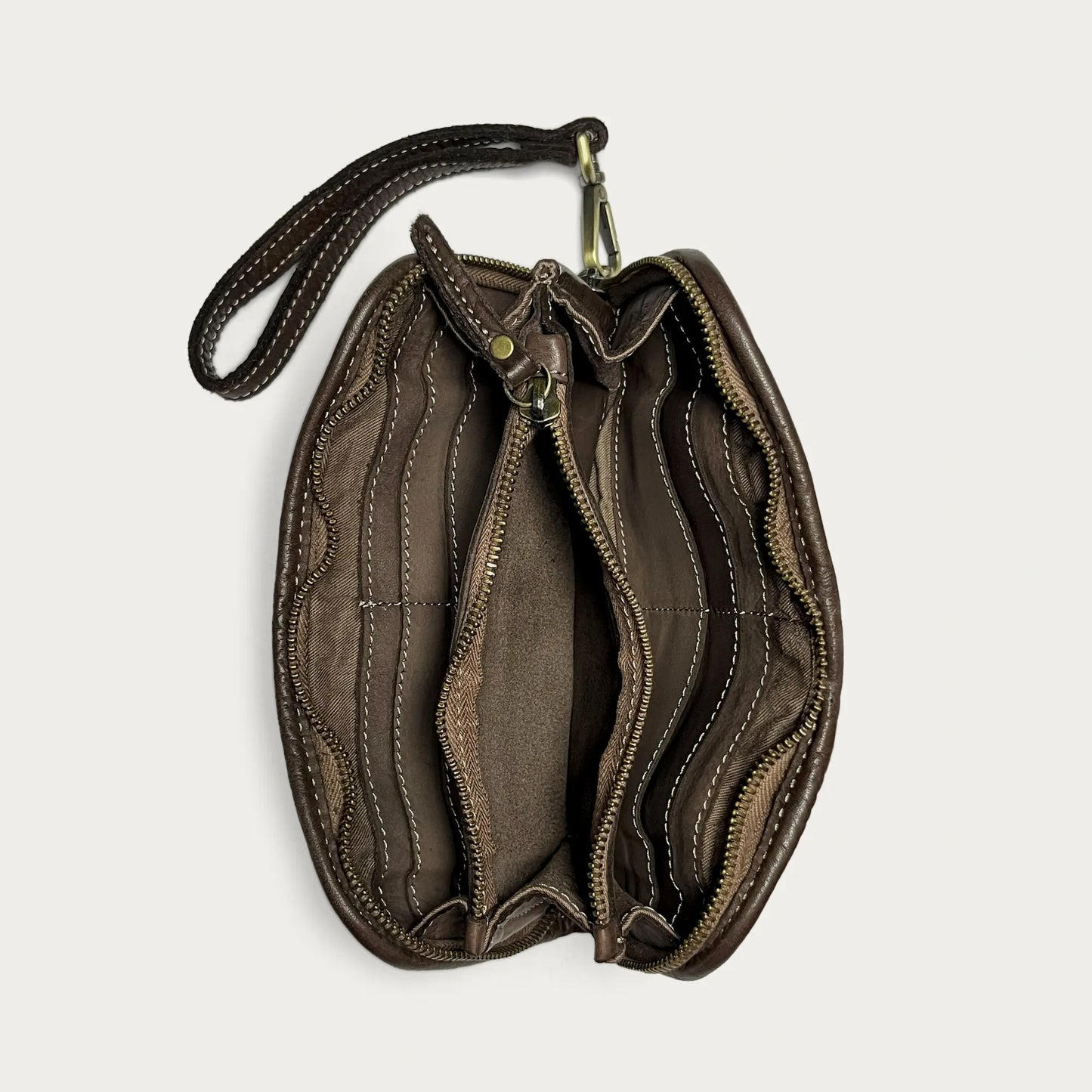 Brown Italian leather wallet — Aurum style — interior detail — Made in Tuscany
