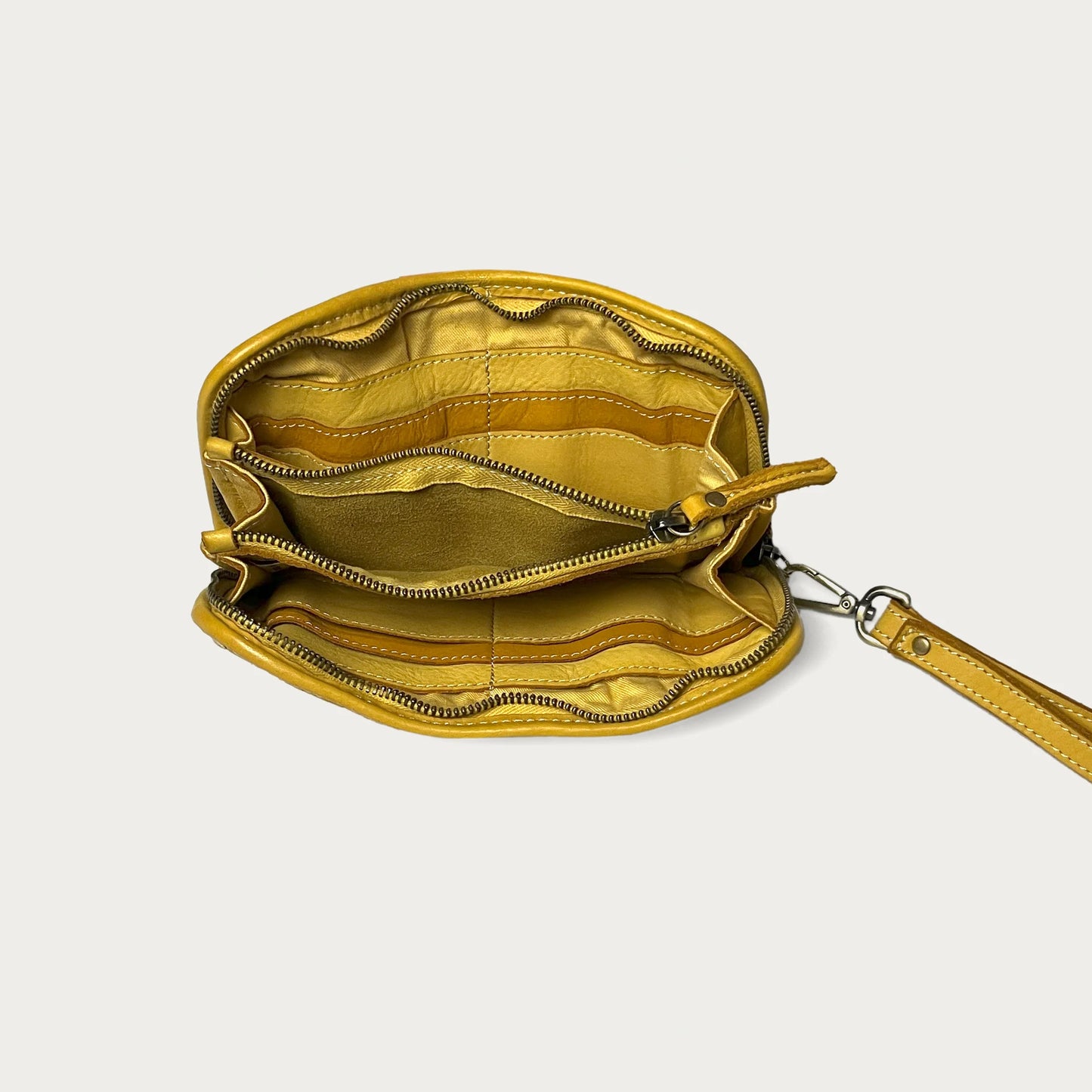 Mustard Italian leather wallet — Aurum style — interior detail — Made in Tuscany