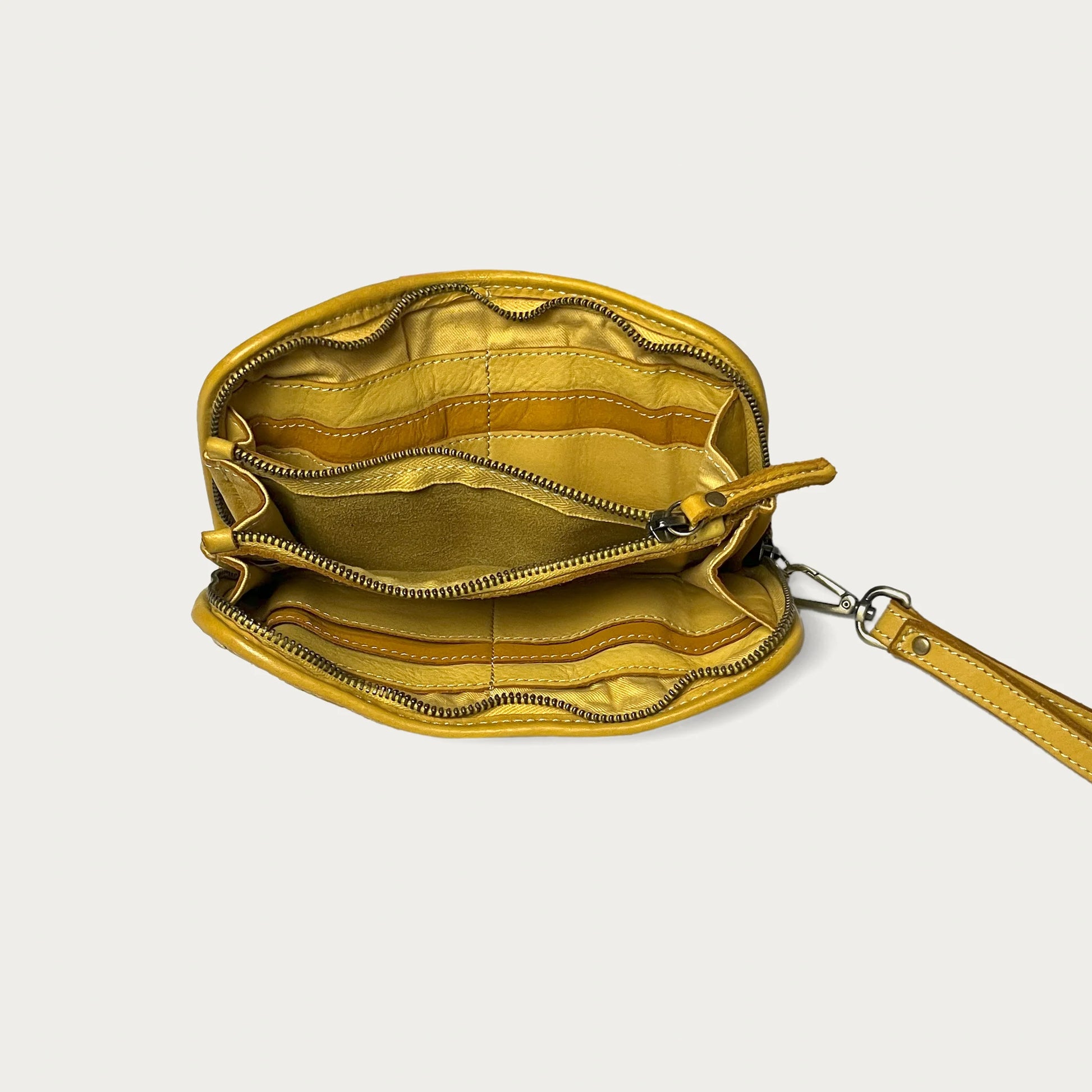 Mustard Italian leather wallet — Aurum style — interior detail — Made in Tuscany