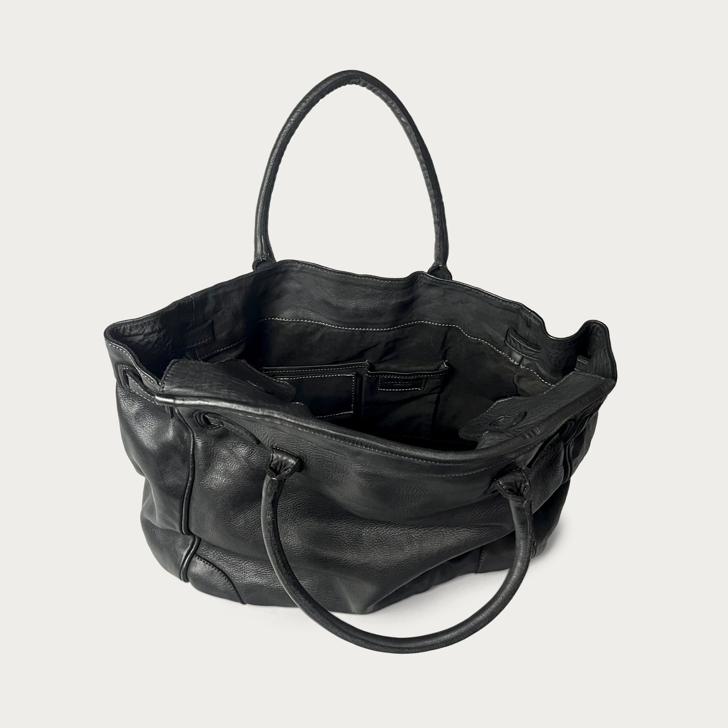Black Italian leather tote — Heritage style — interior detail — Made in Tuscany