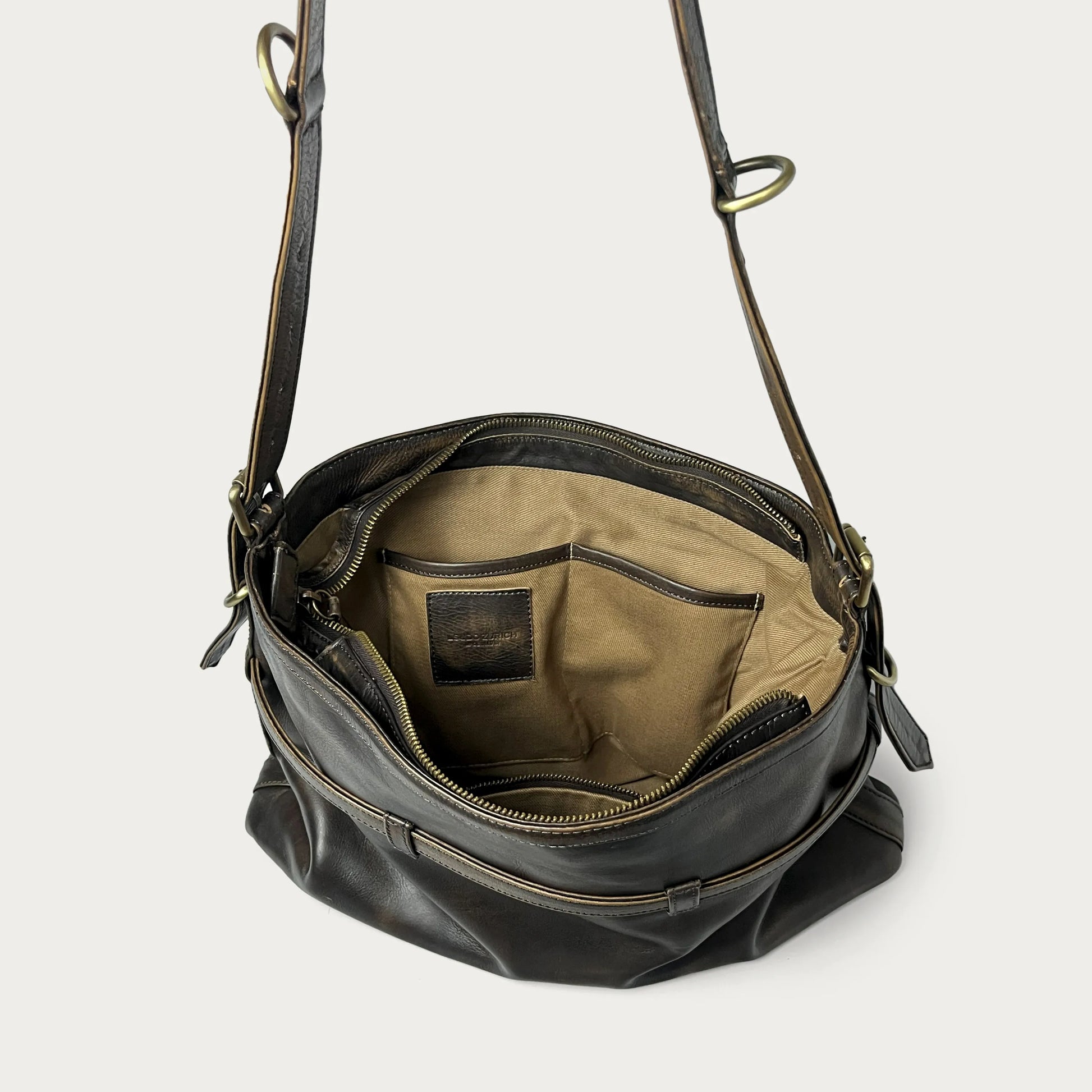 Brown Italian leather shoulder bag — Horizon style — interior detail — Made in Tuscany