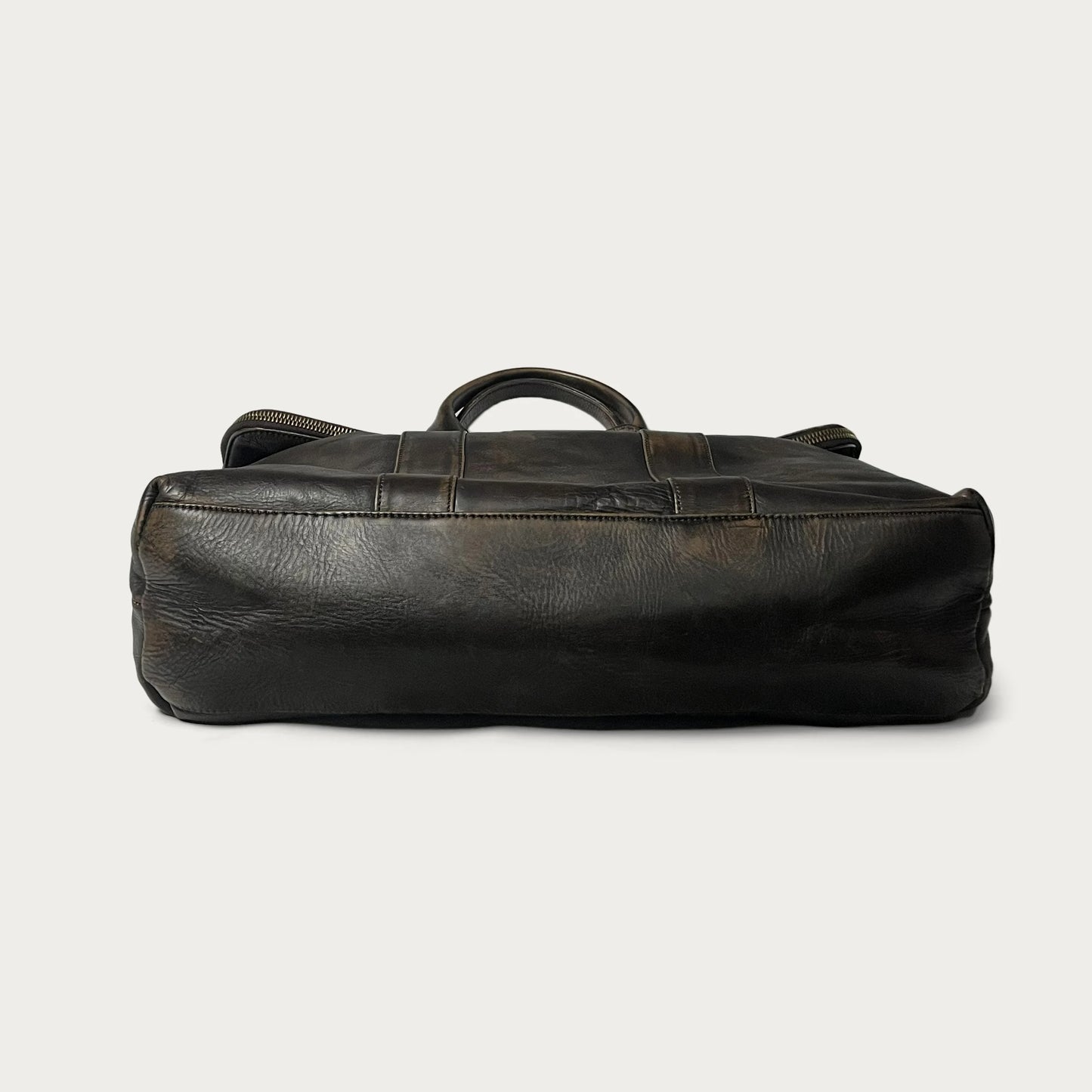 Brown Italian leather handbag — Journey style — bottom view — Made in Tuscany