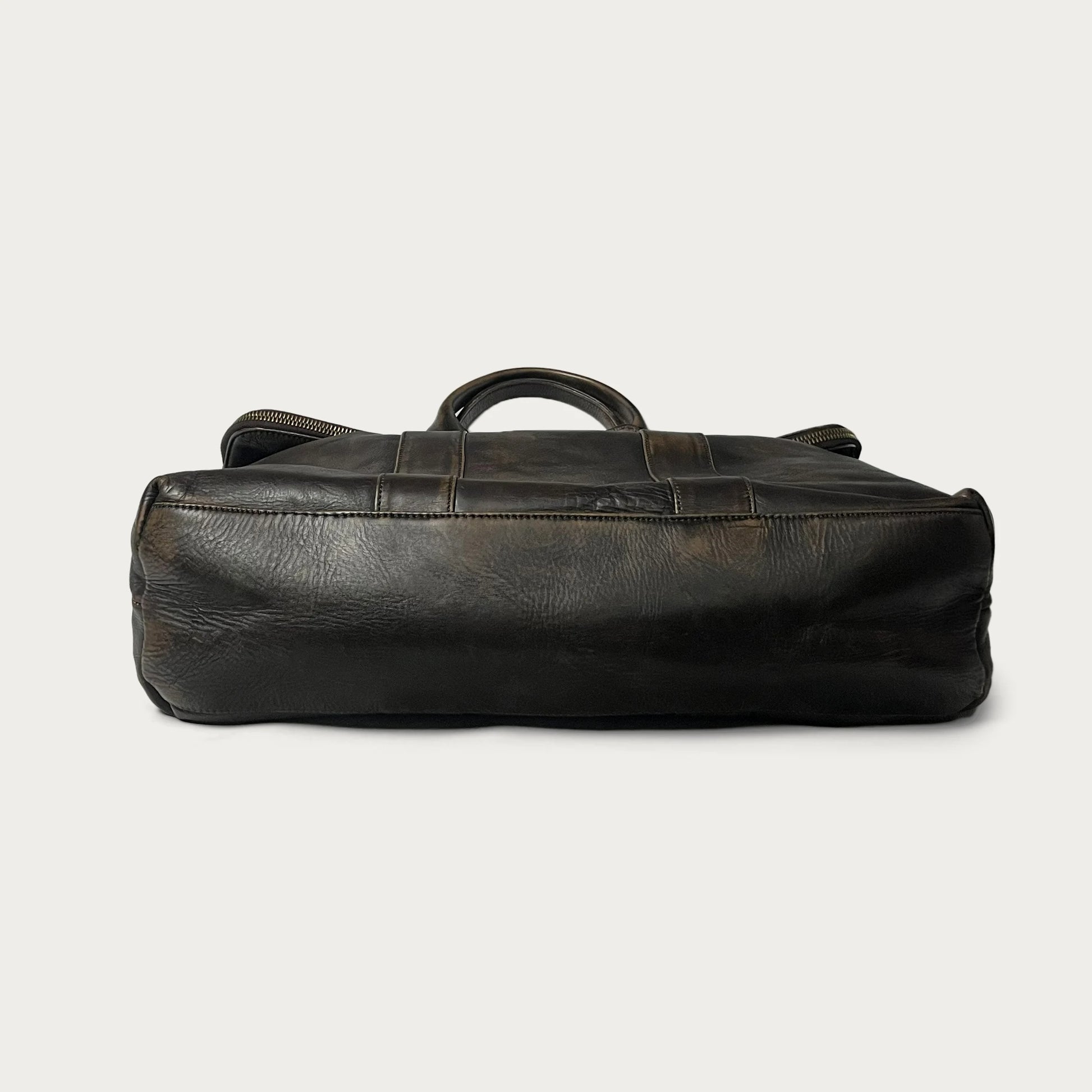 Brown Italian leather handbag — Journey style — bottom view — Made in Tuscany