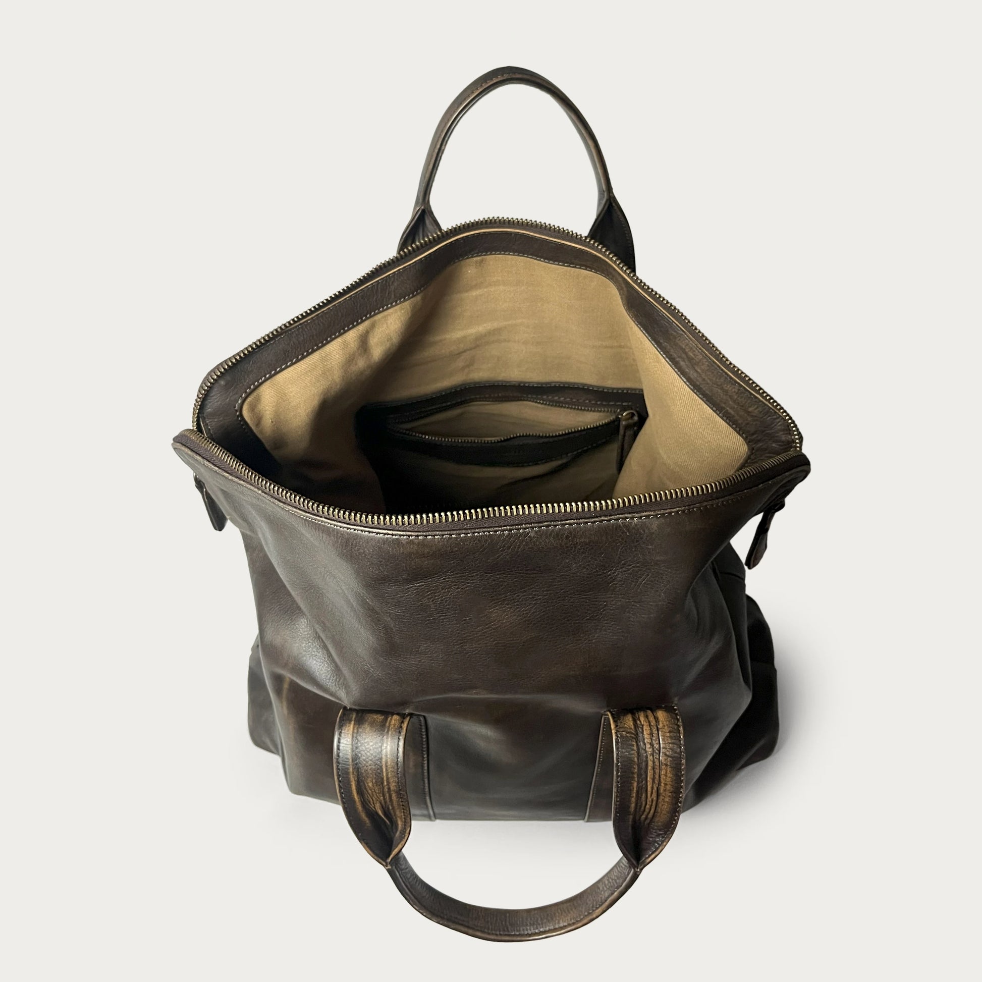 Brown Italian leather handbag — Journey style — interior detail — Made in Tuscany