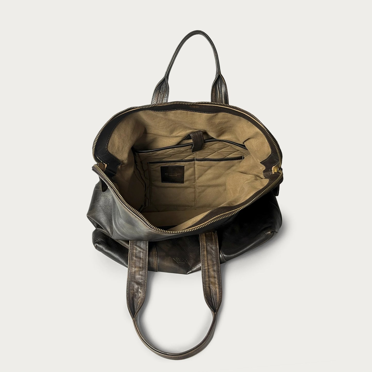 Brown Italian leather handbag — Journey style — laptop compartment detail — Made in Tuscany