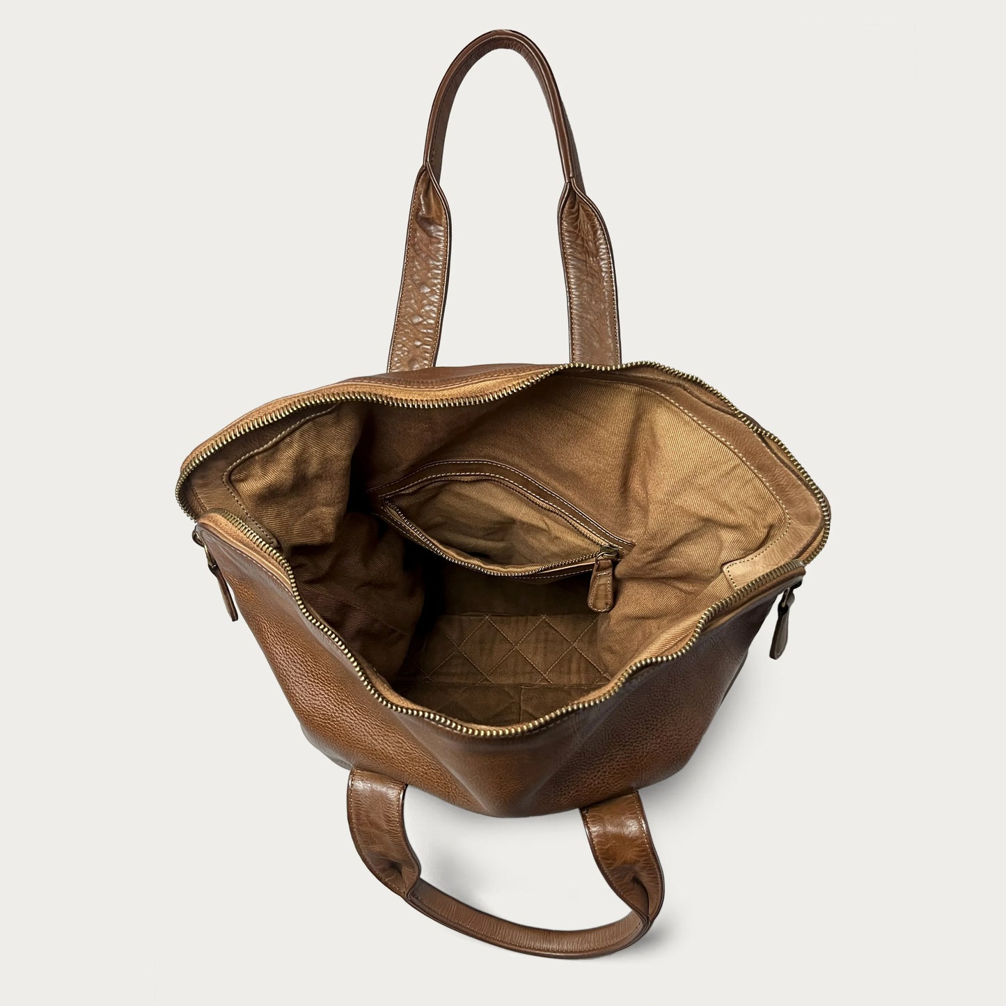 Cognac Italian leather handbag — Journey style — interior detail — Made in Tuscany