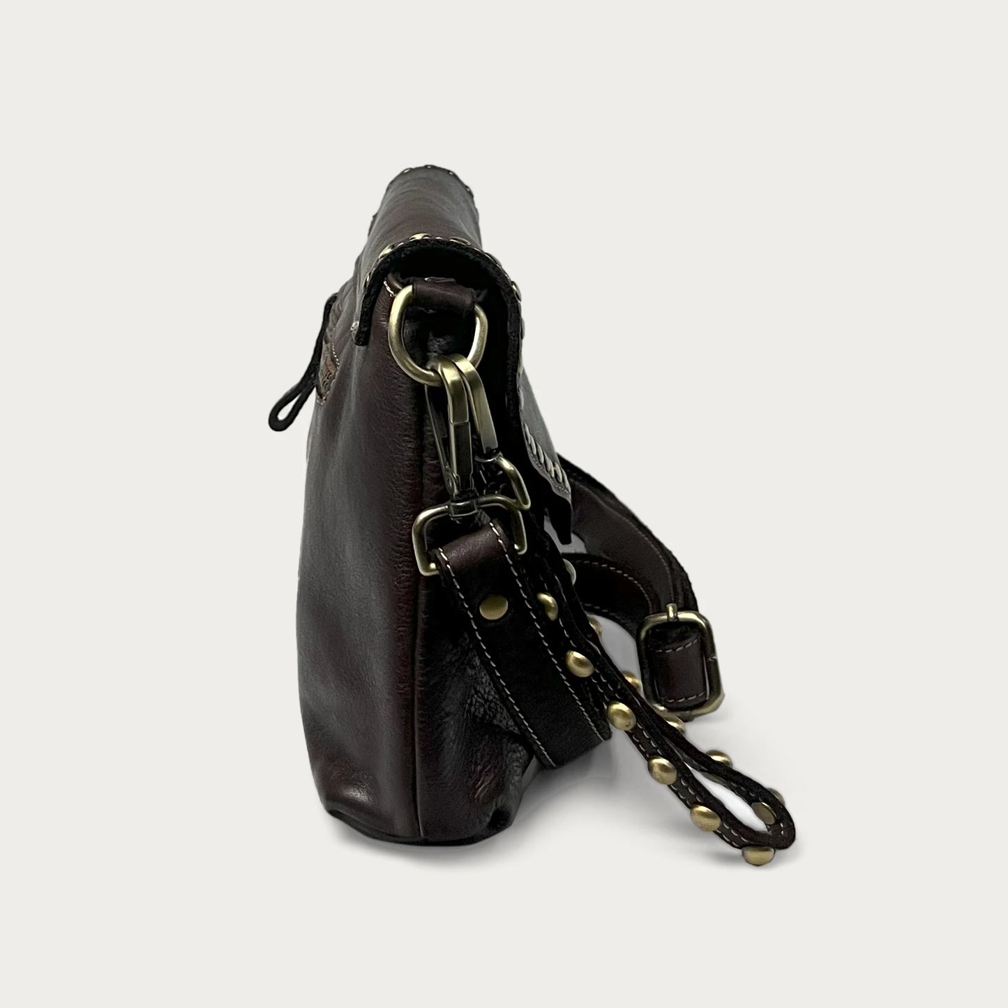 Brown Italian leather pochette — Solstice style — side view — Made in Tuscany