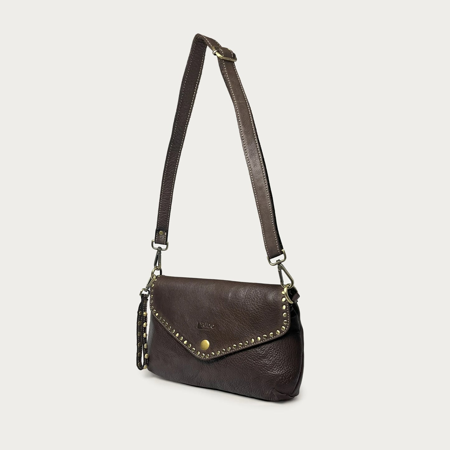 Brown Italian leather pochette — Solstice style — strap detail — Made in Tuscany