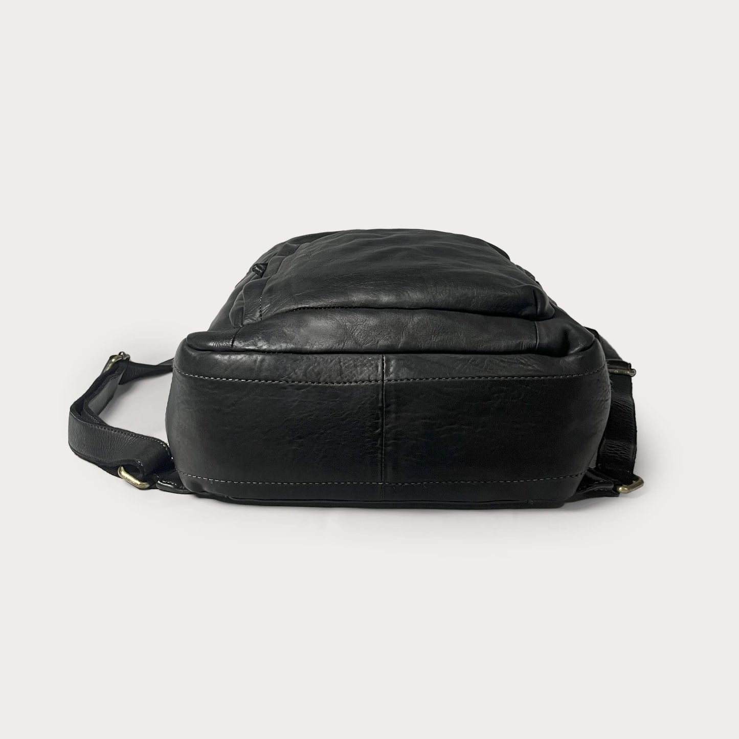 Black Italian leather backpack — Voyage style — bottom view — Made in Tuscany