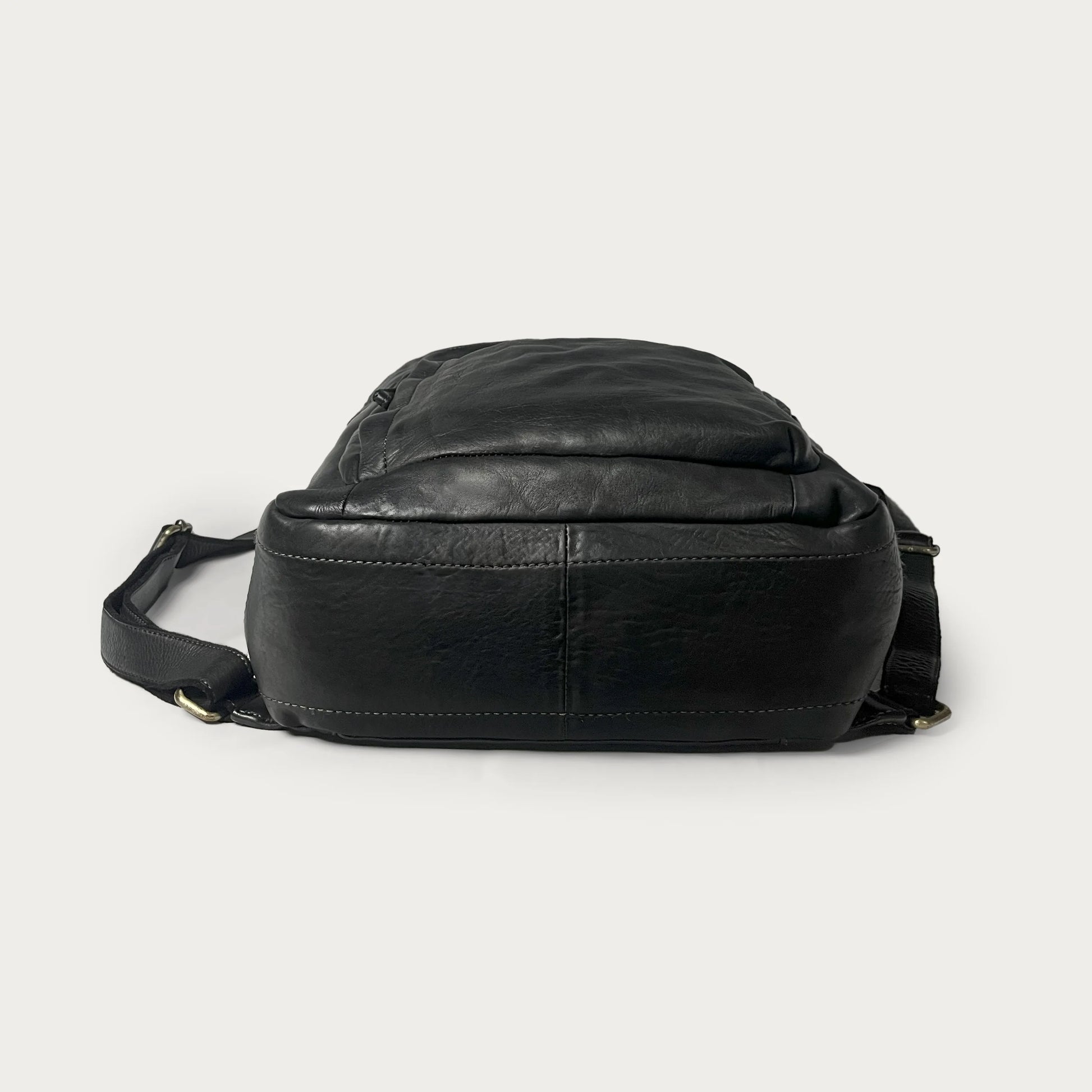 Black Italian leather backpack — Voyage style — bottom view — Made in Tuscany