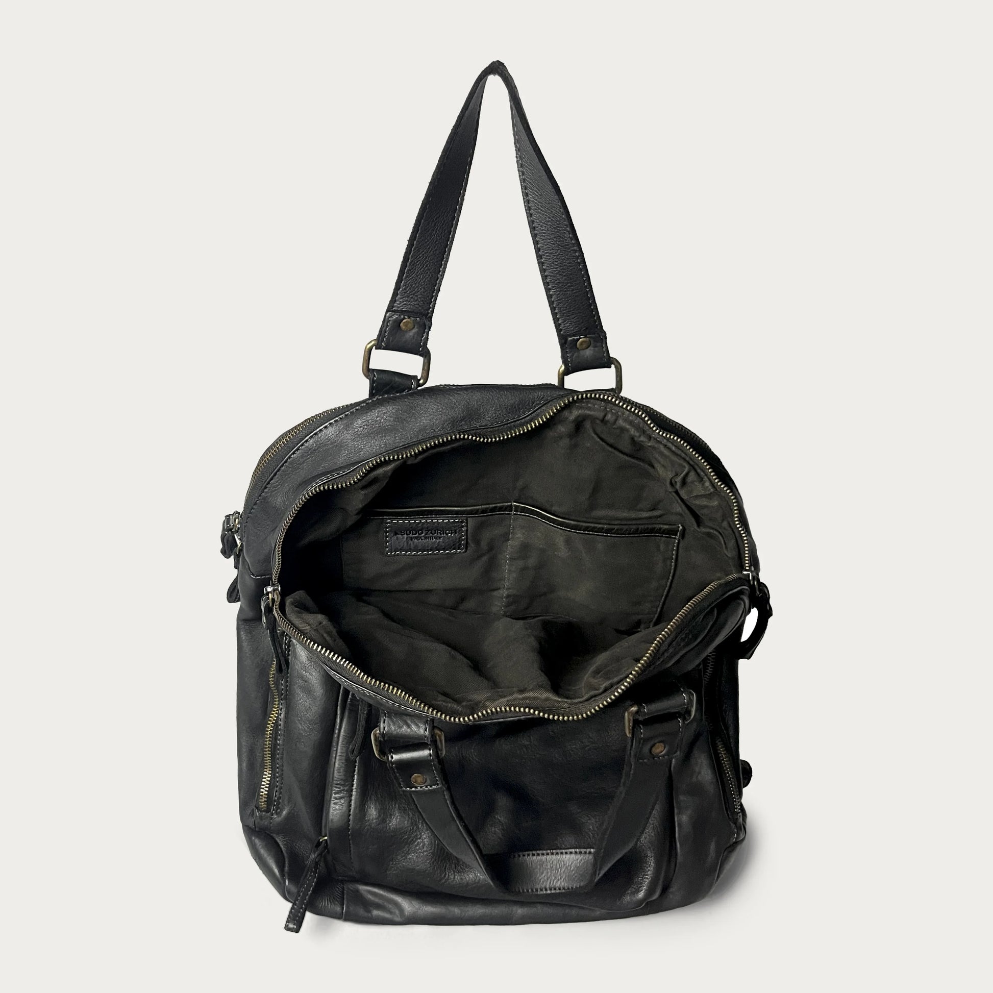 Black Italian leather backpack — Voyage style — interior detail — Made in Tuscany