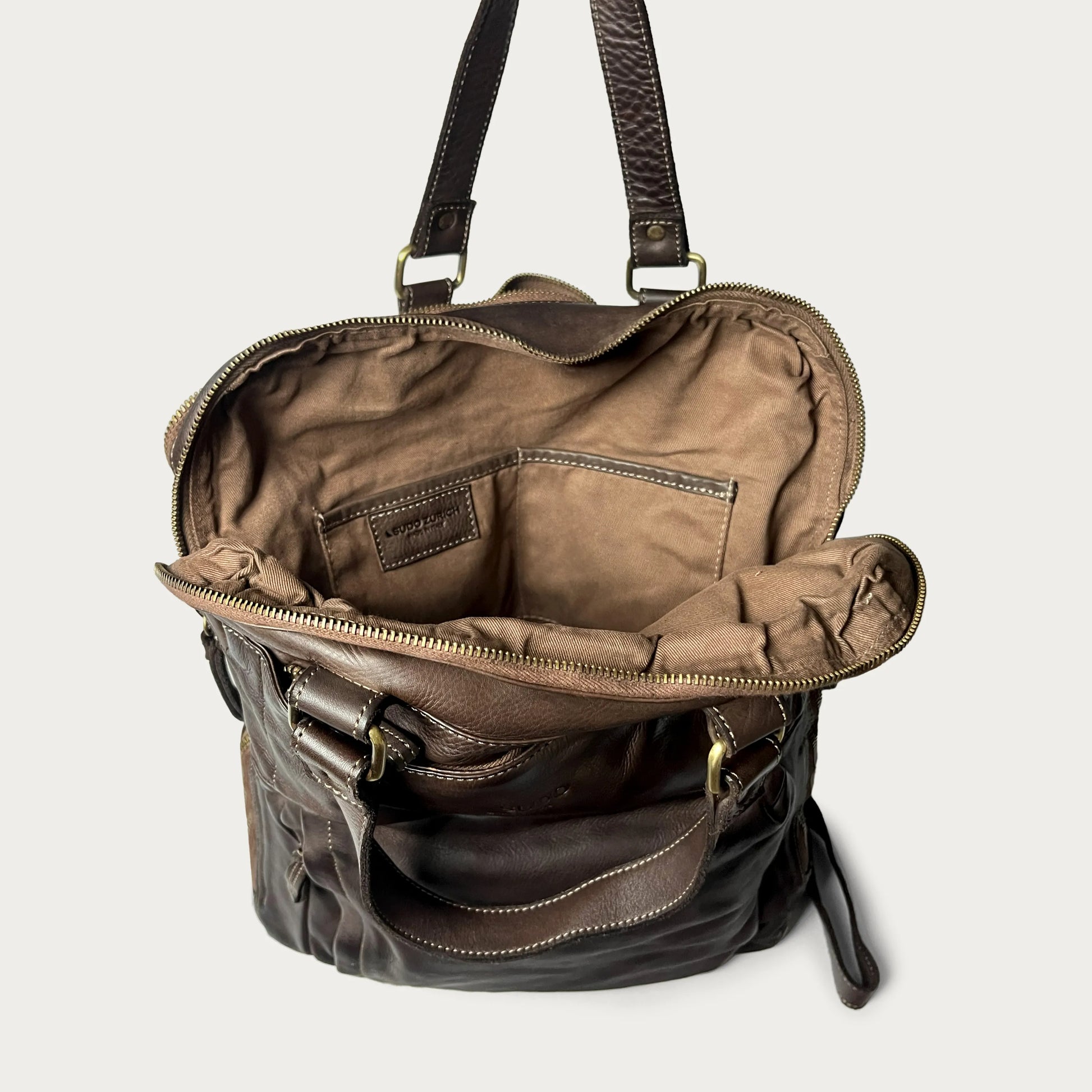 Brown Italian leather backpack — Voyage style — interior detail — Made in Tuscany