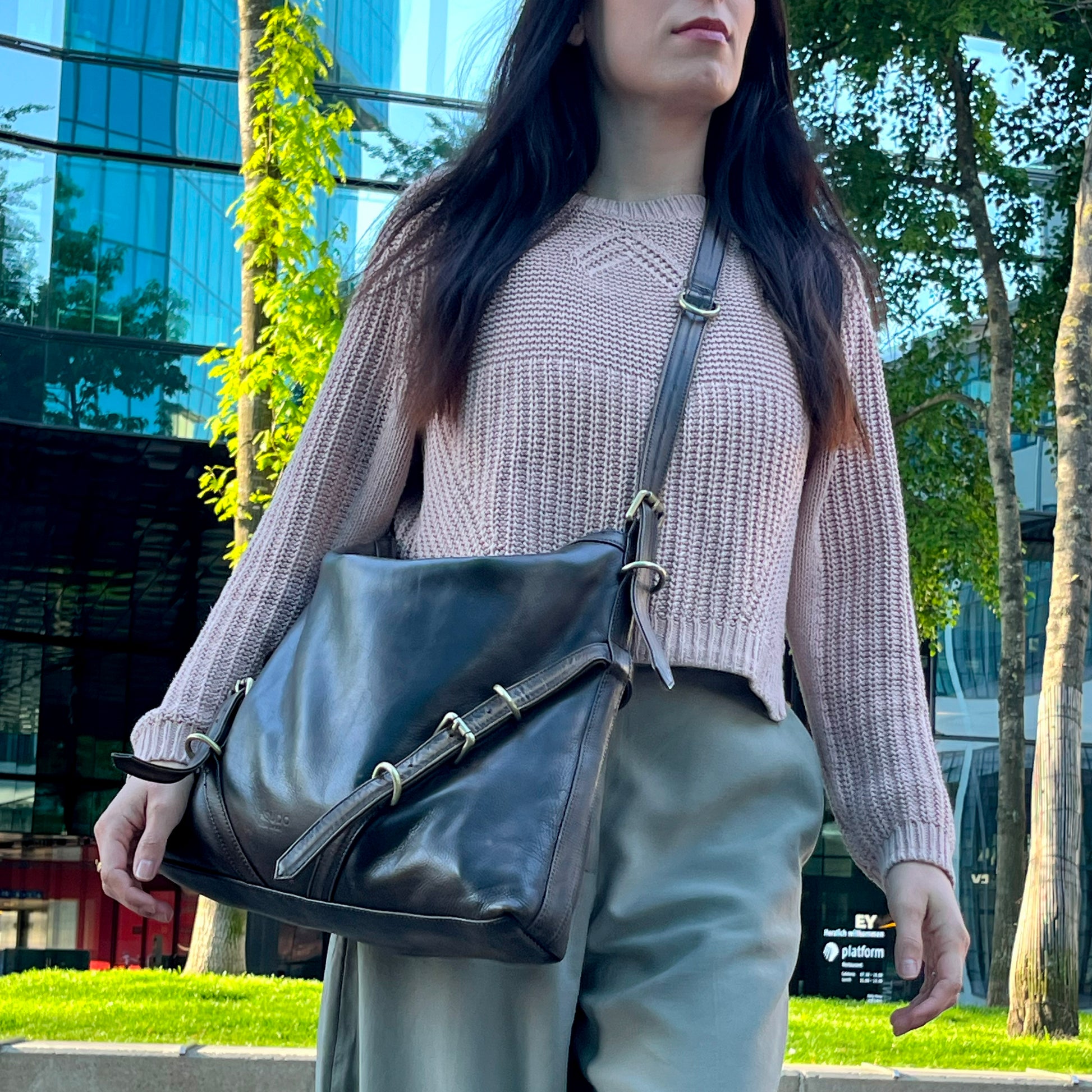 Brown Italian leather shoulder bag — Horizon style — lifestyle styling — Made in Tuscany