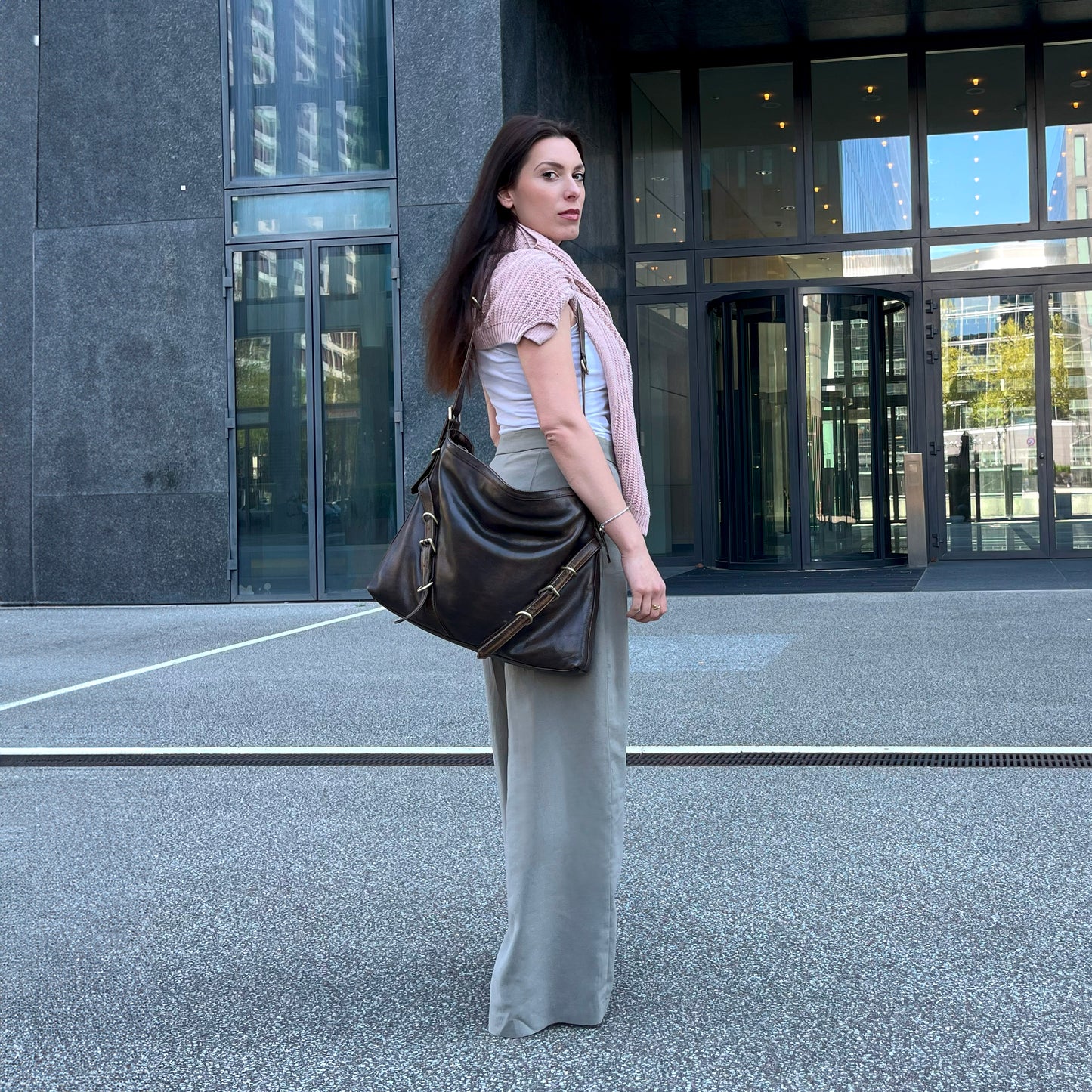 Brown Italian leather shoulder bag — Horizon style — lifestyle styling — Made in Tuscany