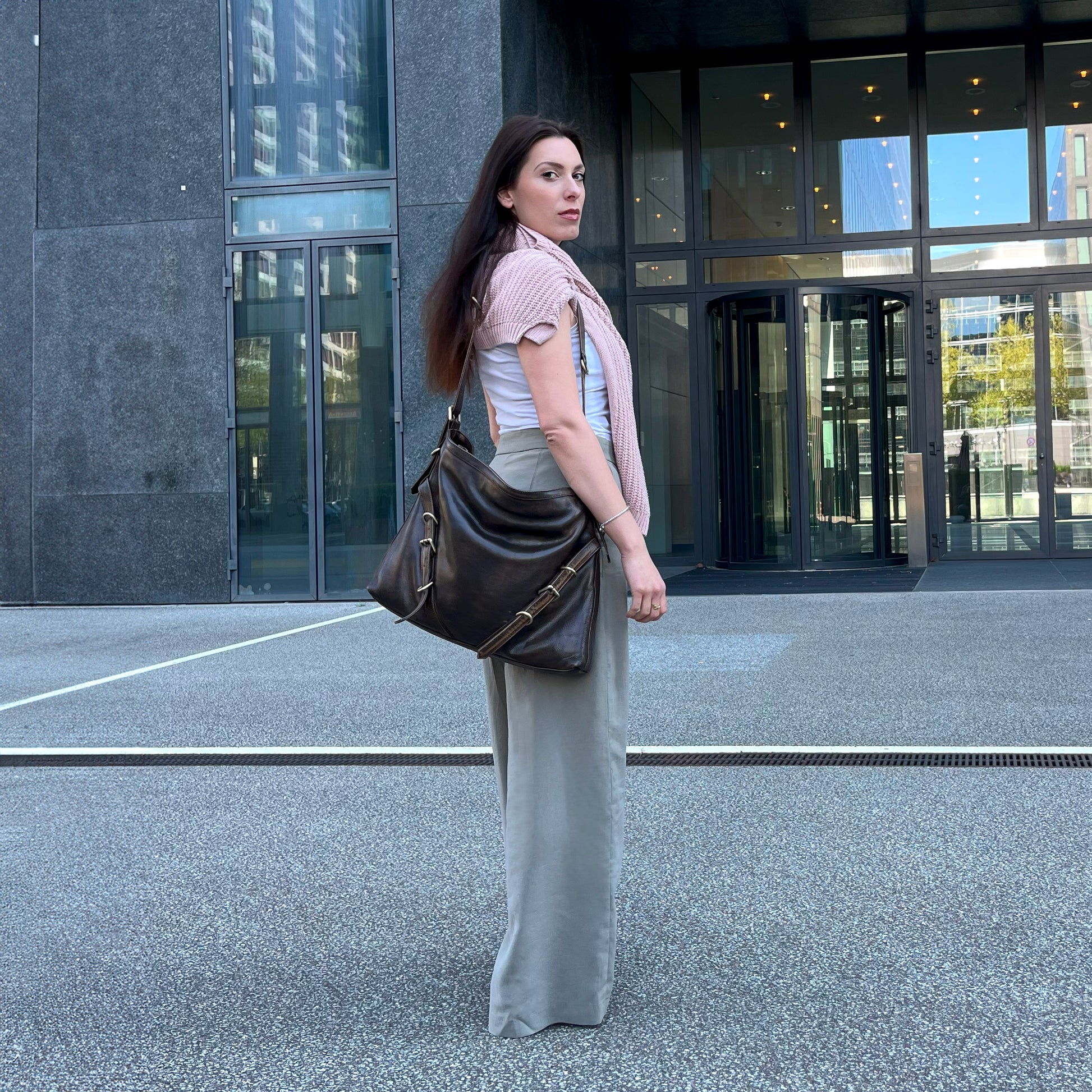 Brown Italian leather shoulder bag — Horizon style — lifestyle styling — Made in Tuscany